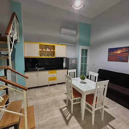 Crown Deluxe Saranda