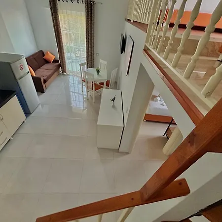 Crown Deluxe * Sarandë