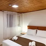 Crown Deluxe Apartment Sarande