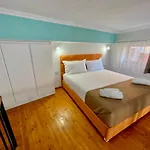 Crown Deluxe Apartment