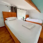 Crown Deluxe Apartment Sarande