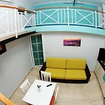 Crown Deluxe Apartment *