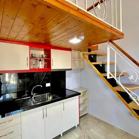 Crown Deluxe Sarande