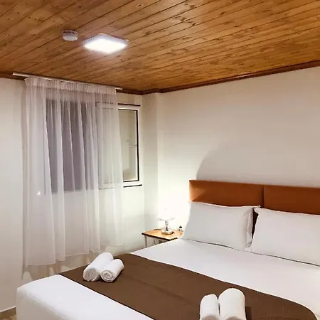 Crown Deluxe Apartment Sarande