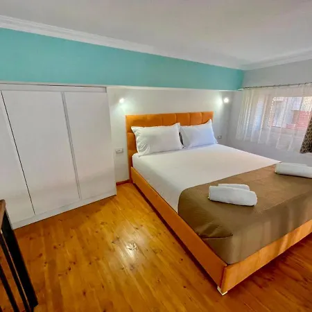 Crown Deluxe Apartment