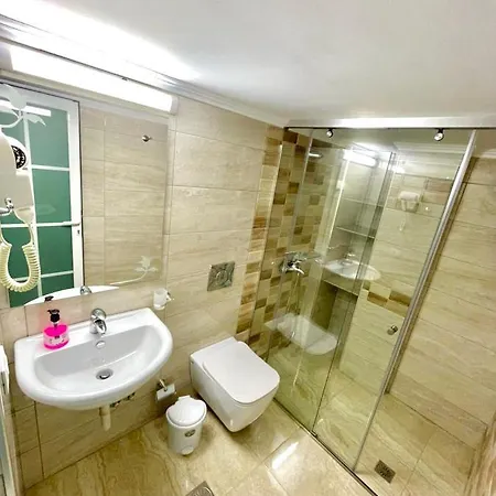 Crown Deluxe * Sarande