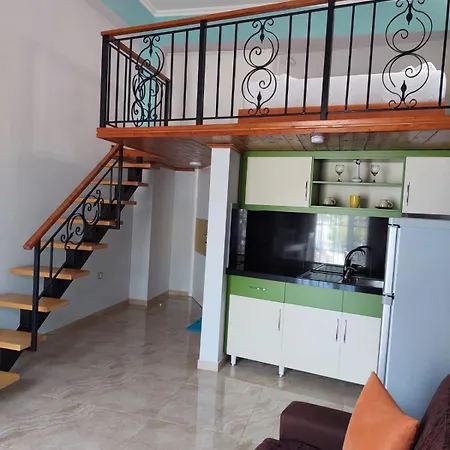 Crown Deluxe Sarande