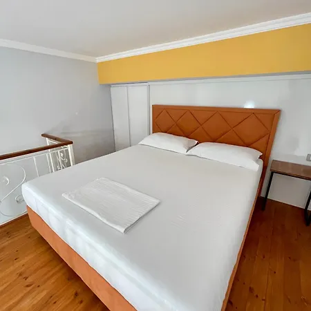 Crown Deluxe * Sarande