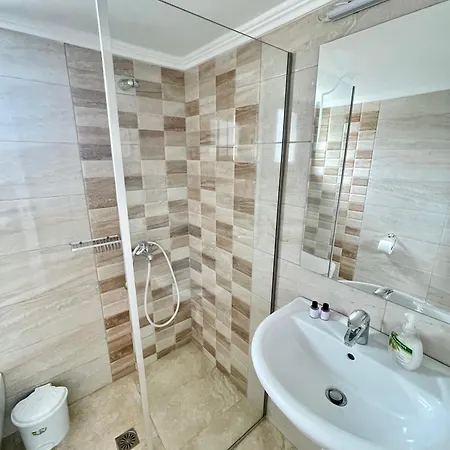 Crown Deluxe Sarande