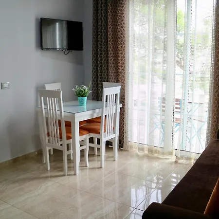 Crown Deluxe Apartment Sarande