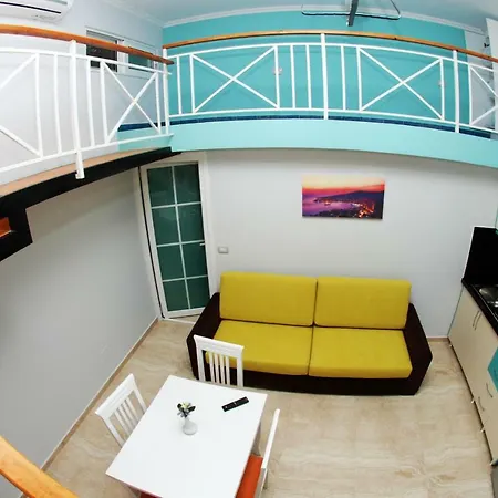 Crown Deluxe Apartment *