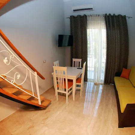 Crown Deluxe * Sarande
