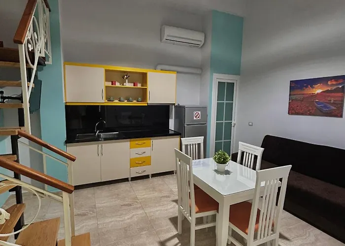 Crown Deluxe Saranda