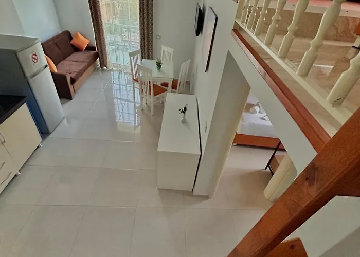 Crown Deluxe * Saranda